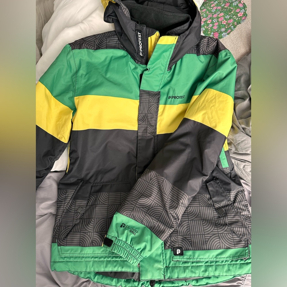 Protest ski/snowboard jacket size M 
Waterproof 
Lots of pockets 
Keeps warm